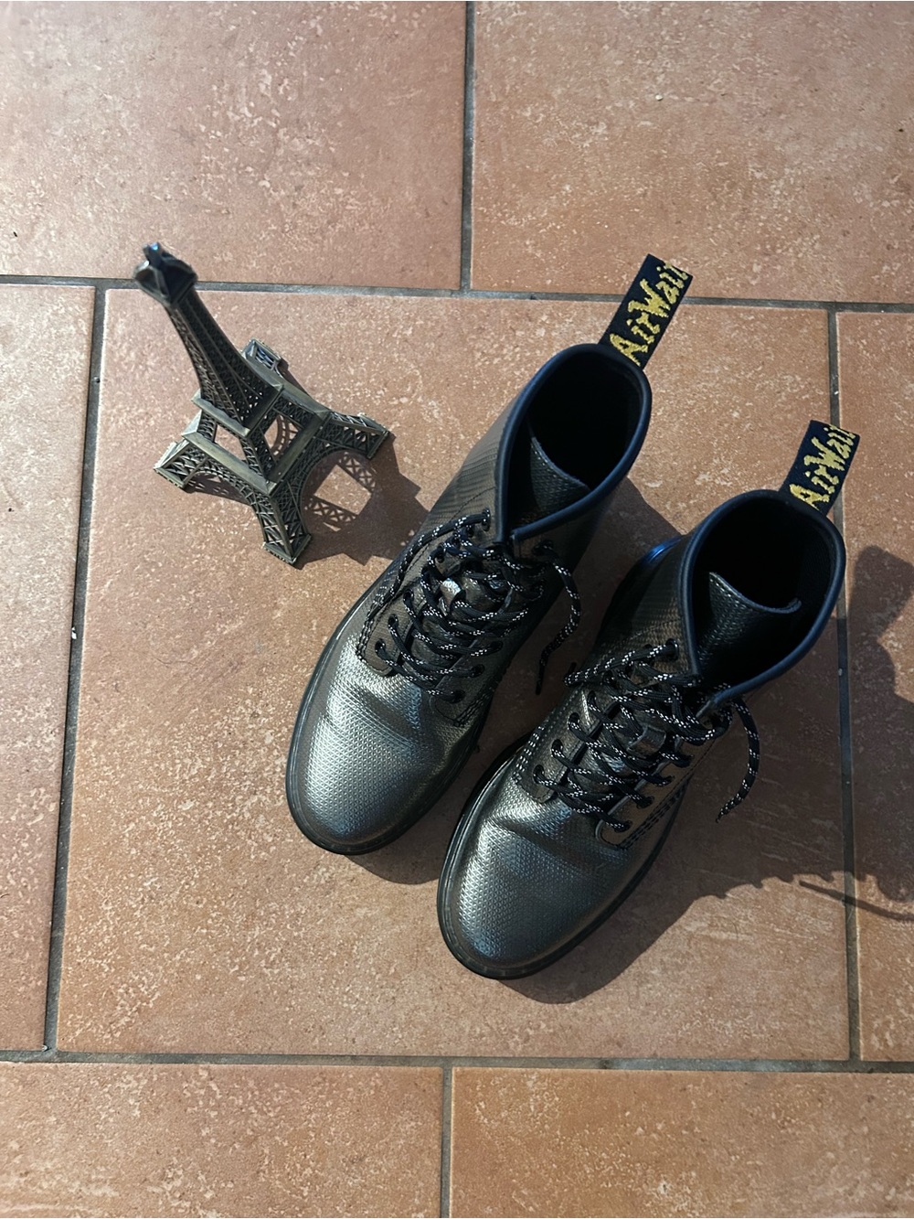 Dr. Martens Airwalk Women’s Gunmetal Textured Lace-Up Ankle Boots US L 8
